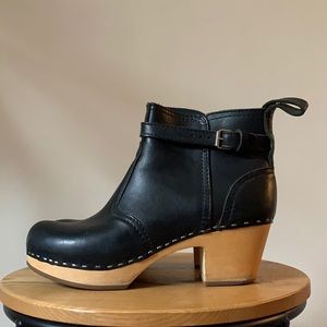 Swedish Hasbeens black leather and wood boots